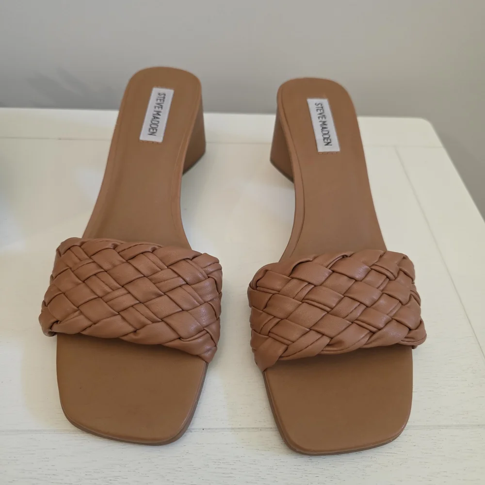 Steve Madden Tan Woven Slide On Heels - Picture 2 of 8